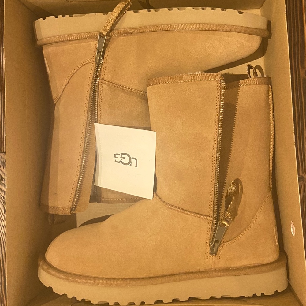 UGG  Classic short dual zip